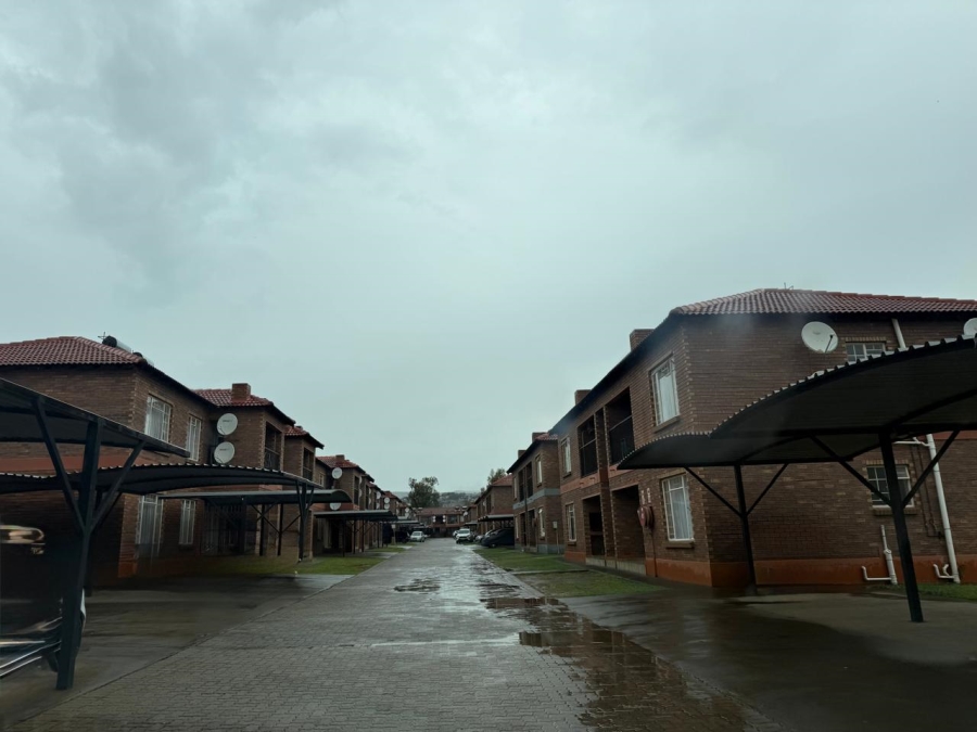 2 Bedroom Property for Sale in Waterval East North West